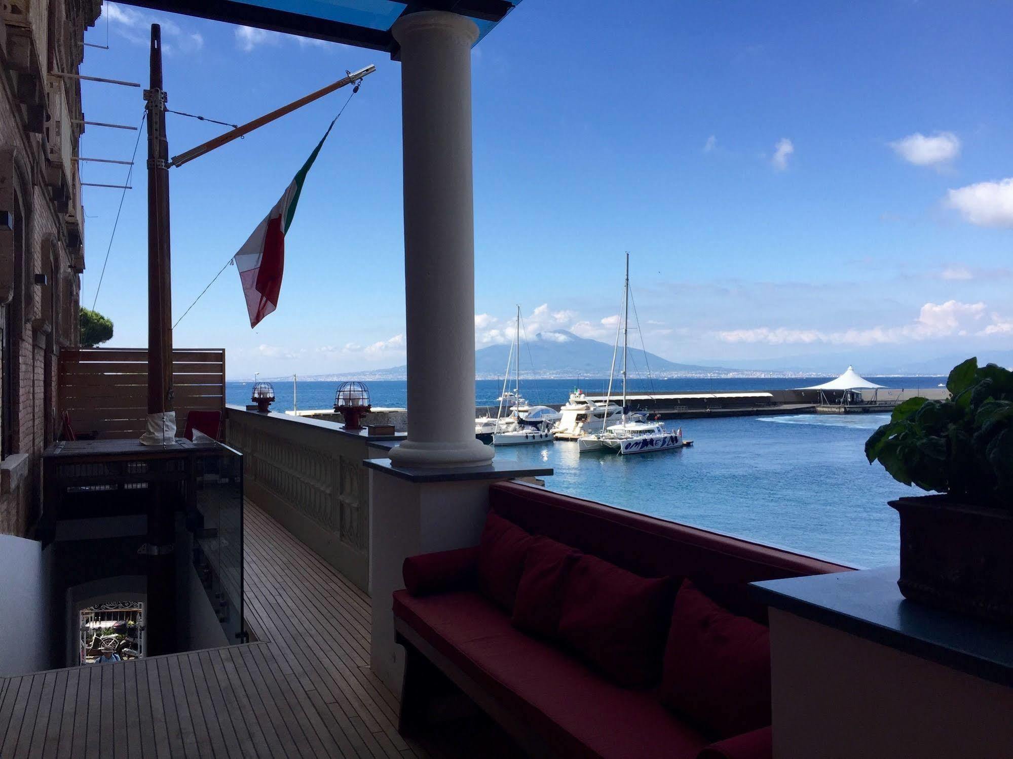 Yacht Club Capo Cervo Couette-café 3*