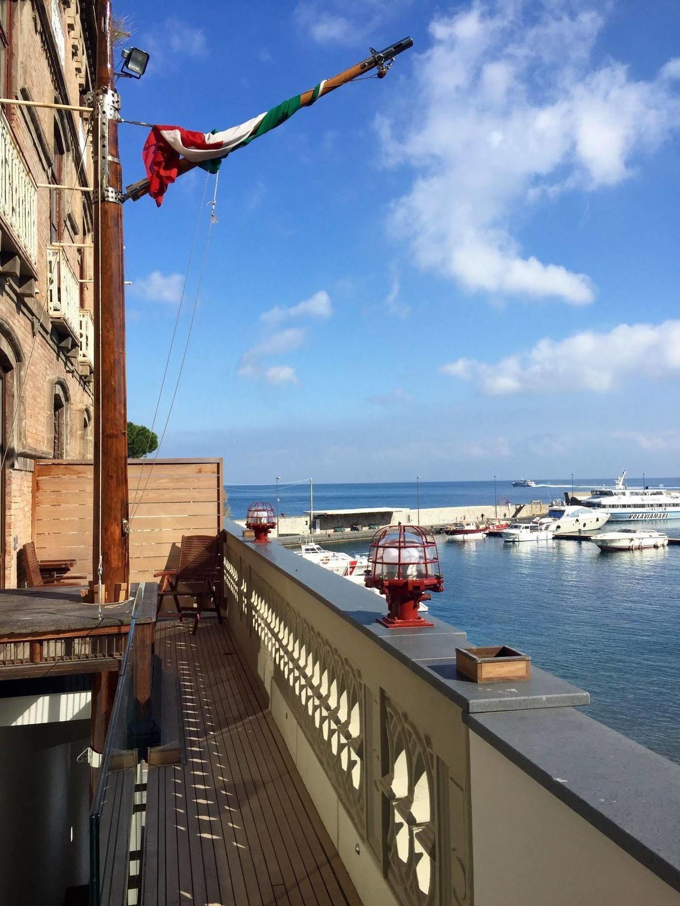 Yacht Club Capo Cervo Suites B&B Bed & Breakfast 3*