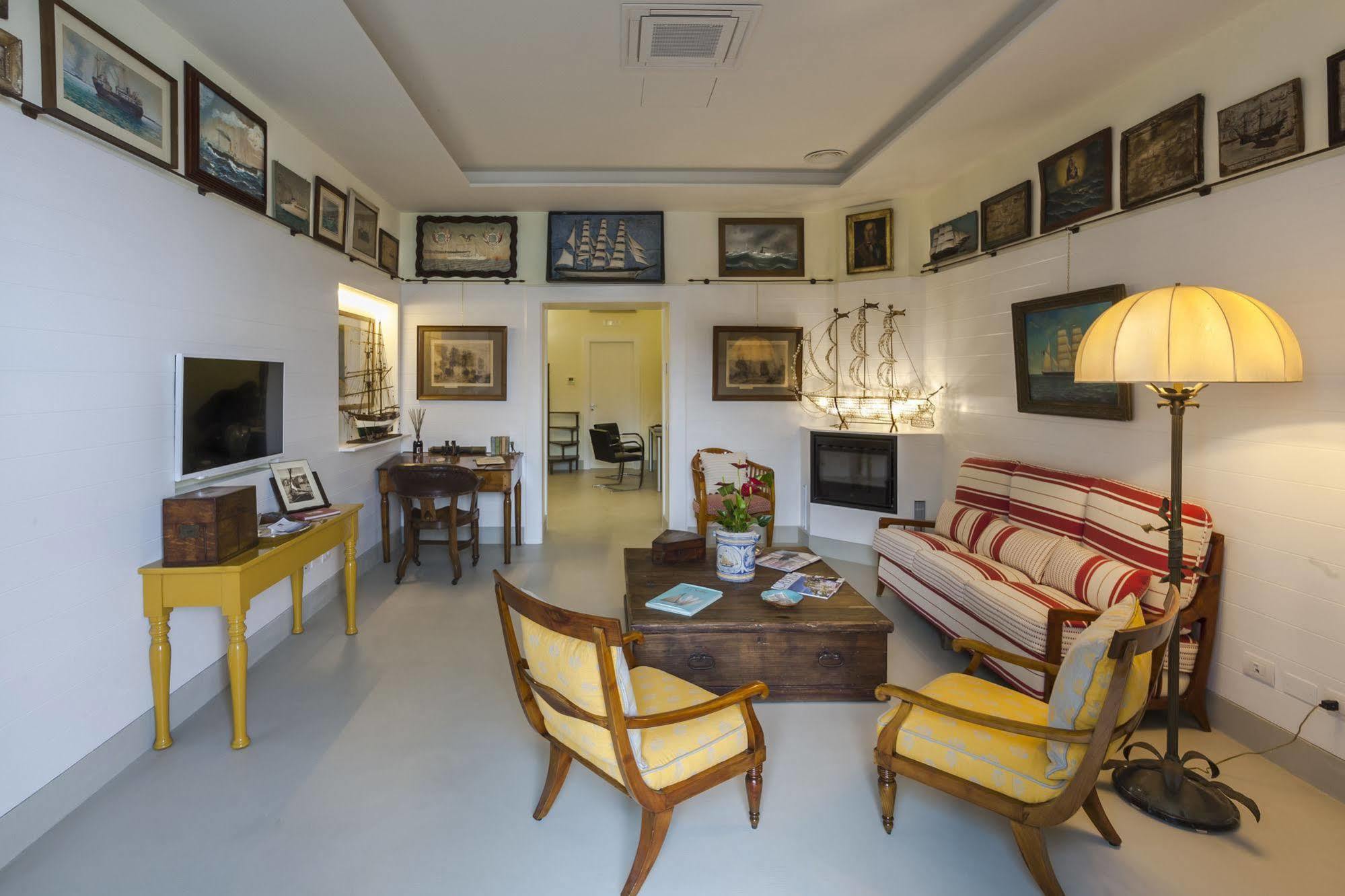 Yacht Club Capo Cervo Suites B&B Sorrento